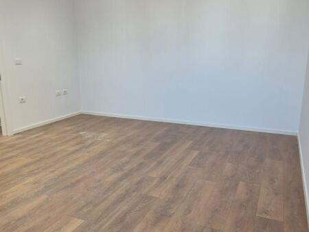 Shitet Apartament 1+1