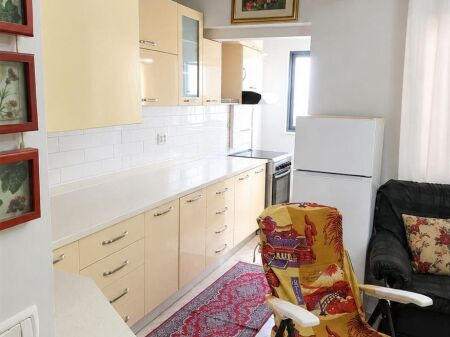 Shitet apartament në qendër të Durrësit