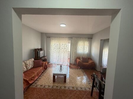Apartament 1+1 me qira "Komuna e parisit Rr.Xhon kenedi"