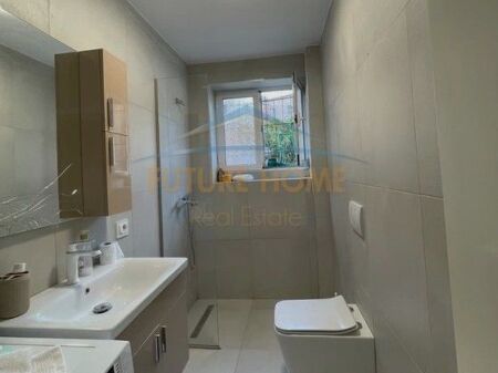 Shitet, Apartament 2+1, Shkolla e Bashkuar, Tiranë 135,000 €