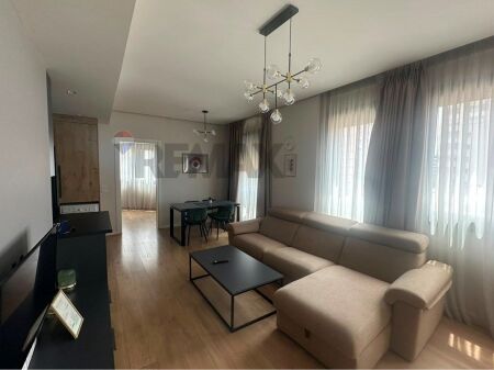 Apartament 3+1 ne Shitje Qender Rr Bardhok Biba