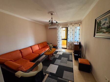 🏡 Shitet Apartament 2+1+2  📍 Don Bosko, pranë Shkollës “Qazim Turdiu” 📐 96 m² neto, me certifikatë 🏢 Kati 4 me ashensor 🌿 2 ballkone të mbyllura ✨ Mundësi organizimi në 3+1 💰 Çmimi: 200 milion lekë