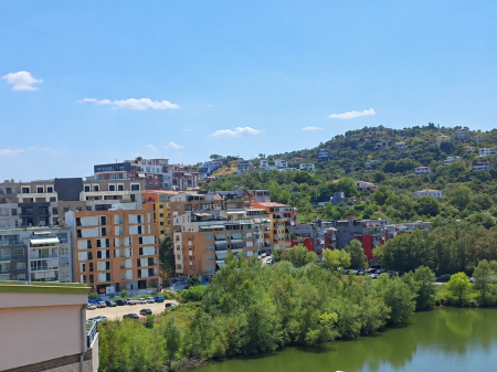 Apartamente 2+1 Ne Shitje, Me Pamje Mbi Liqenin e Thate