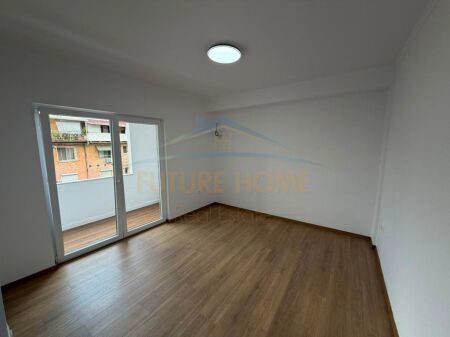 Shitet, Apartament 1+1, Rruga e Dibrës, Tiranë.
