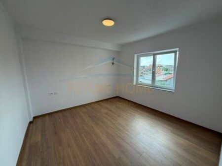 Shitet, Apartament 1+1, Medreseja, Tiranë.