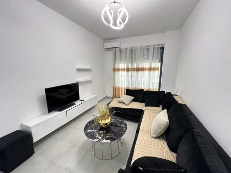 65,000 leke tek Hotel Radison  apartament 1+1