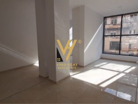 SHITET AMBIENT BIZNESI 50 M2 TEK MYSLYM SHYRI 220.000 EURO