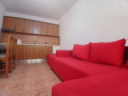 Jepet Me Qera Apartament 1+1+1 Verande