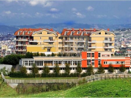 FARKE, HOTEL PER QIRA