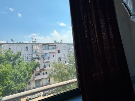 Shitet Apartamenti 2+1 Perballe Shkolles Harry Fultz.