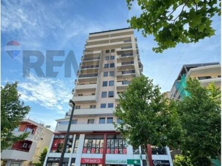 🏢 APARTAMENT 2+1+2 ME QIRA – BULEVARDI, VLORË