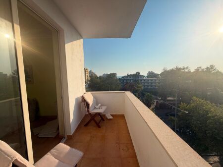 Shitet Apartament 1+1+2 ballkone me pamje deti