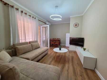 For Rent: 1+1+Kitchen of its own (Center - Plaza, behind the Museum) K4, with Elevator - Furnished, 2 Air Conditioners | 65,000 Lek/Month
