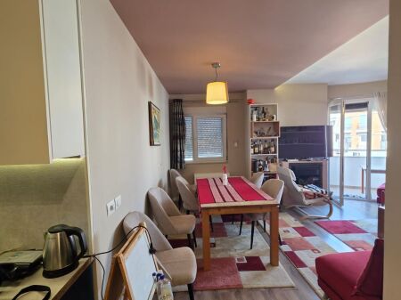 Apartament 2+2+2 në shitje – Plazh, pranë Rrugës Pavarësia