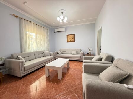 AFFITTIAMO IL 3° PIANO +PostO PARCHEGGIO DI UNA VILLA !