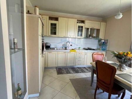 Apartament 2+1+2 + Post Parkimi, Liqeni i Thatë, Tiranë.