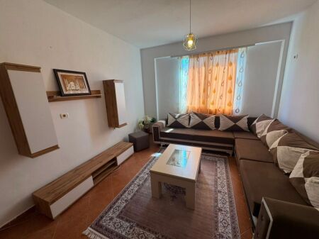 Apartament 2+1 me post parkimi me qira ne Fresk.