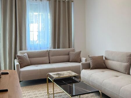 🏡 APARTAMENT 2+1 ME BALLKON PËR QIRA – KOMPLEKSI MAGNET, 21 DHJETORI 📍