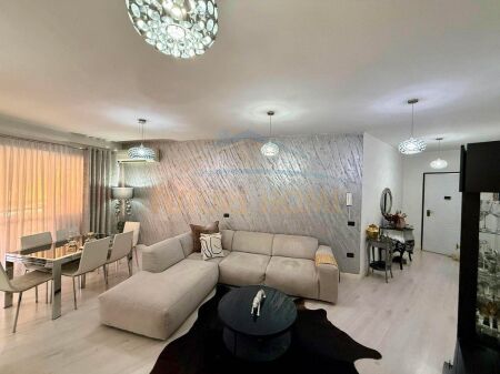 Shitet, Apartament 3+1+2, Unaza e Re, Tiranë
