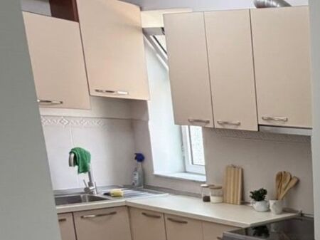 Jepet apartament 1+1 me qira tek Rruga Ali DEMI .