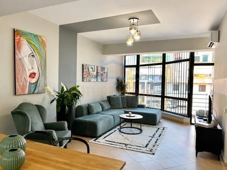 Shitet, Apartament 2+1, Rruga e Kavajes.