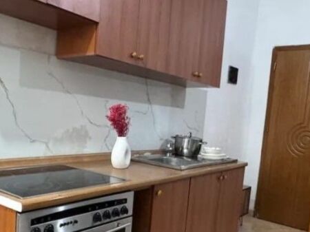 Appartamento 1+1 in affitto in Via Elbasan, vicino a Ekonomiku.