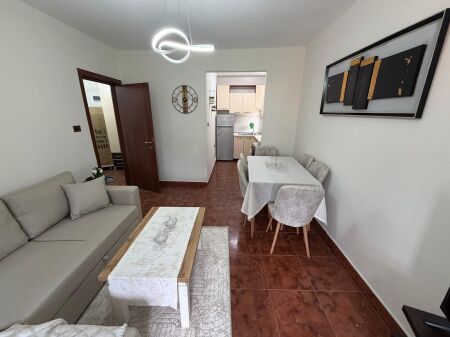 Jepet me qira apartament 1+1