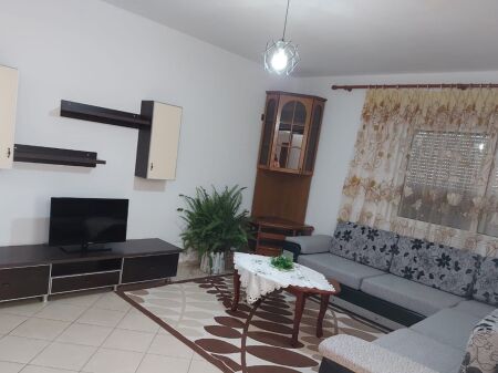 Qera | Shtëpi private 2 + 1 | Bulevardi i Ri | 500 €/muaj