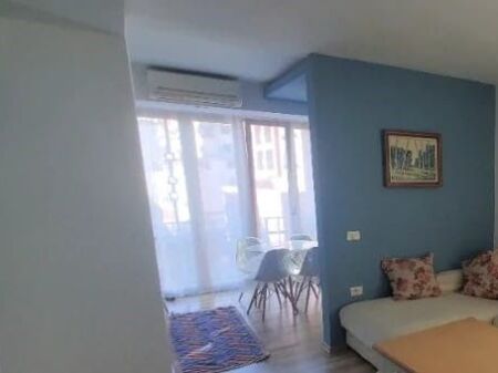 Jepet apartament 1+1 tek Rruga Myslym Shyri , prane Big Market , Drejtoria e Policise , Rruga e Kavajes .