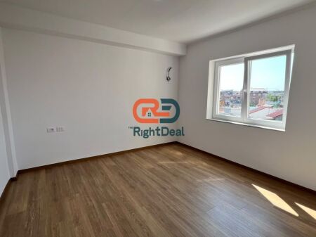 Tek Medreseja, Buze Rruge, Shitet Apartament 1+1 I Investuar!!!