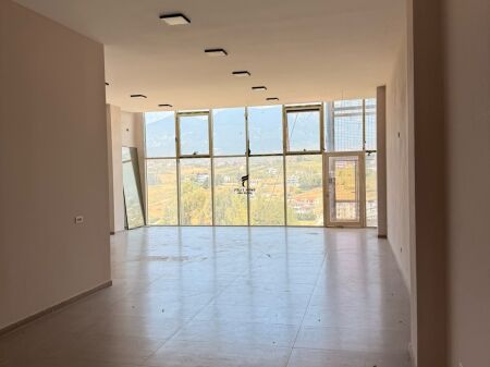 ZYRE ME QERA 120 M2 SAUK 170.000 LEKE FH-88674