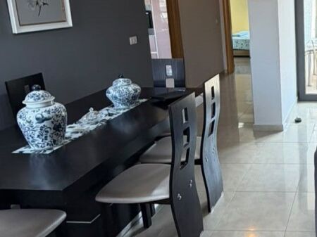 Shitet apartament 2+1+2 tek Rruga Marko Bocari , Rruga e Kosovareve , Sheshi Willson , Gjimnazi Petro Nini , Liqeni Artificial .
