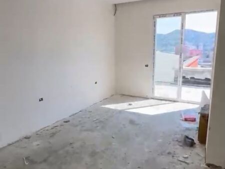 Shitet apartament 2+1+2 Veranda ne Yzberisht , prane Fitness Bar Unik , Astir , Unaza e Re .