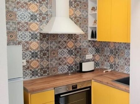Appartamento 1+1 in vendita in Via Muhamet Gjollesha, vicino all'incrocio di 21 Dhjetori, Via Kavaja, Via Myslym Shyri.
