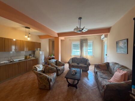 Okazion!! Shitet Apartament 3+1+2+2 + garazhd ne Durres