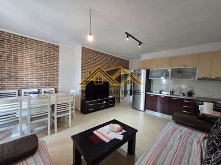 SHITET APARTAMENT 2+1 PRAN POLICIS DURRES!
