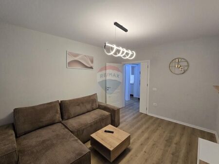 Apartament - Për Qira - Sheshi Skënderbej, Tiranë