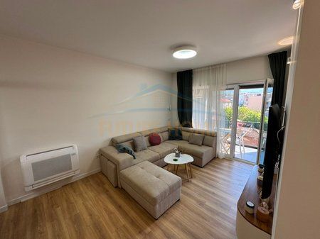 Qira, Apartament 1+1, Shkolla e Kuqe, Tiranë.