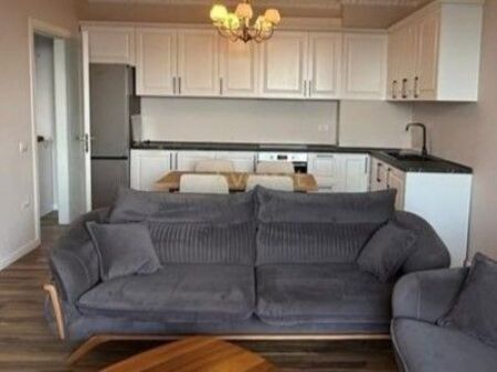 Shitet apartament 2+1+2 tek Liqeni i Thate , Kopshti Botanik .