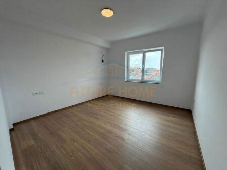 Shitet, Apartament 1+1, Medreseja, Tiranë.