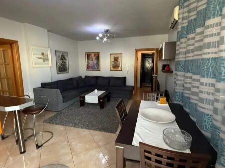 Jepet apartament 2+1+2 me qira tek Rruga Irfan Tomini , Selite , Pallati me Shigjeta , Blloku i Vilave Selite .