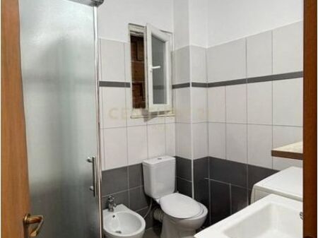 Shitet apartament 2+1 ne hyrje te Freskut!