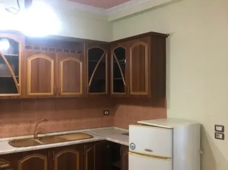 APARTAMENT 1+1. 30000 LEKE.PAS FAKULTETIT  MJEKSIS