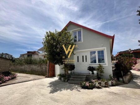 VILLA SU DUE PIANI IN AFFITTO A TEGU 150.000 LEKE