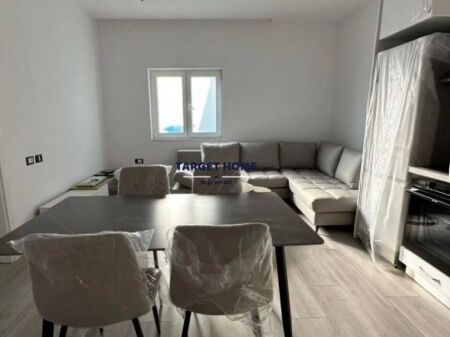 Apartament 2+1 per qira prane UET, Porcelan