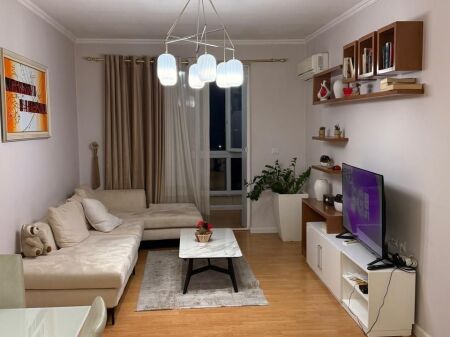 AFFITTASI 2+1+2 STAZIONE DEL TRENO 110.000 LEKE TRATTABILE