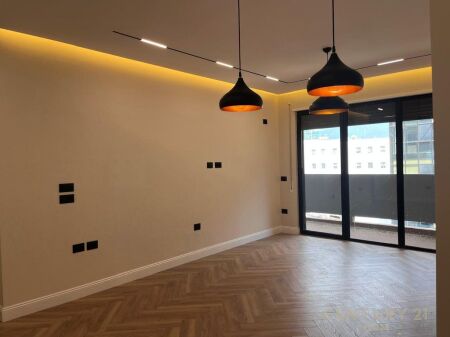 Jepet me qira apartament 2+1+2 te zona e Hipotekës