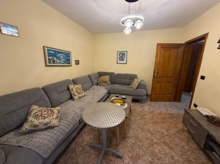 AFFITTASI APPARTAMENTO 2+1+2  📍 Posizione: Vicino al Vecchio Parco, vicino a Report Tv💶 Prezzo: 650 €/mese