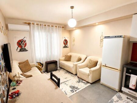 Apartament me qera prane Shkolles se Bashkuar