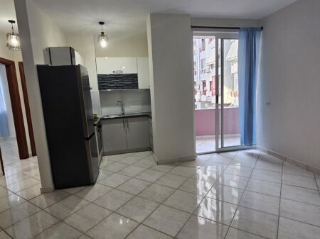 A Yzberisht, vicino ai Palazzi Çabej, si affitta appartamento 2+1!